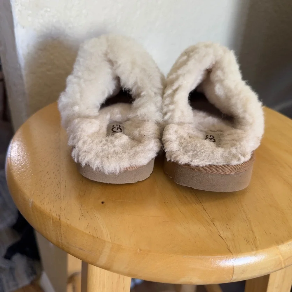 UGG Kids Cozy Suede Slippers - Cream Fur Slip On Shoes - Toddler Size‎ 11
